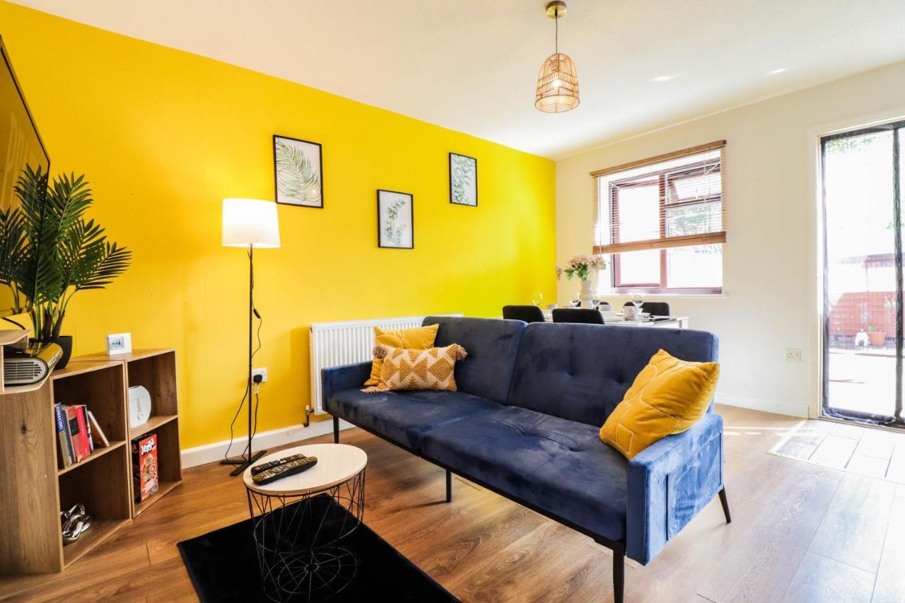 Spacious 1 Bed Flat-Free Parking Хитроу Экстерьер фото