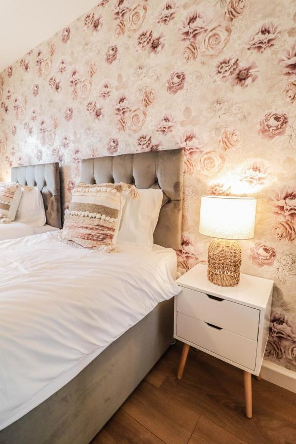 Spacious 1 Bed Flat-Free Parking Хитроу Экстерьер фото
