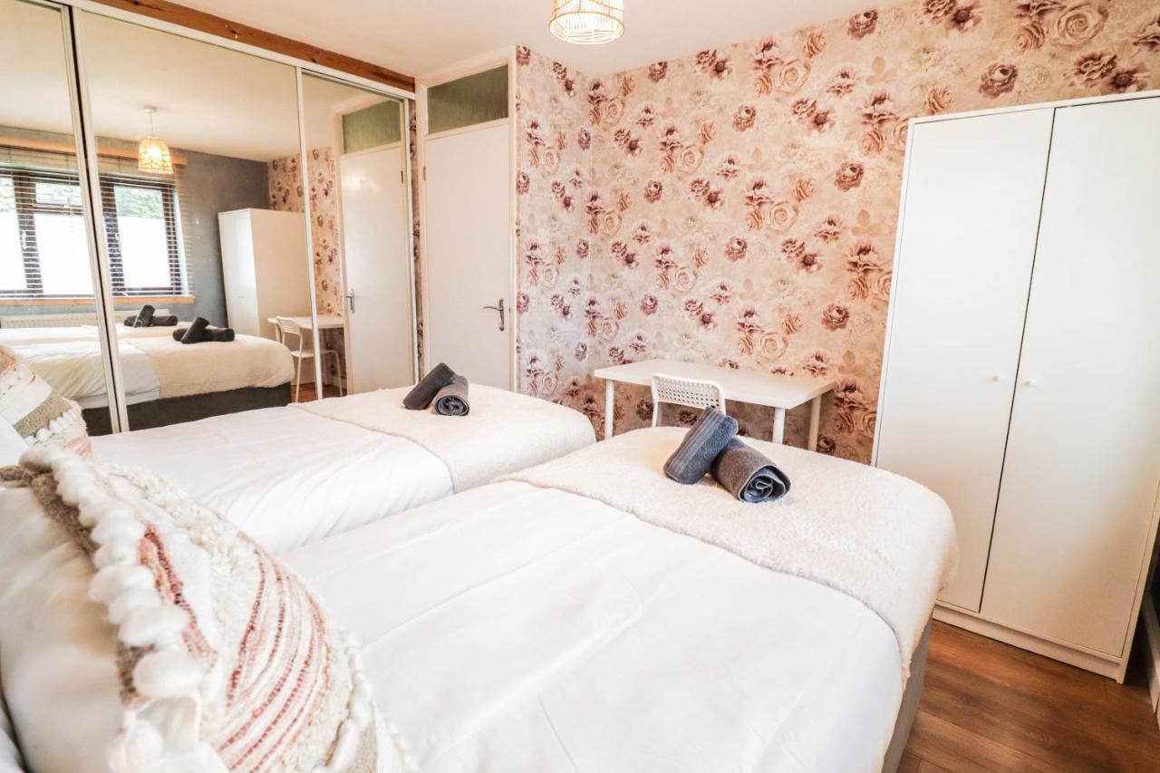 Spacious 1 Bed Flat-Free Parking Хитроу Экстерьер фото