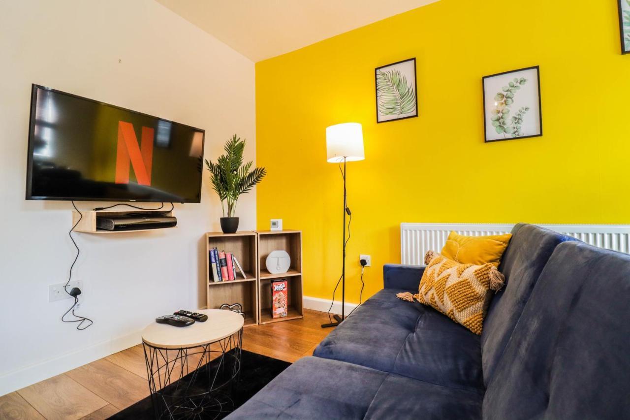 Spacious 1 Bed Flat-Free Parking Хитроу Экстерьер фото